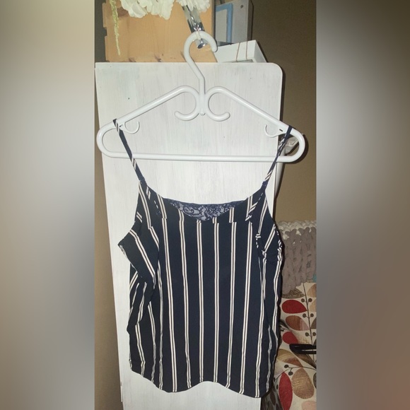 Laced, with double stipes, adjustable strap cami - Picture 2 of 3